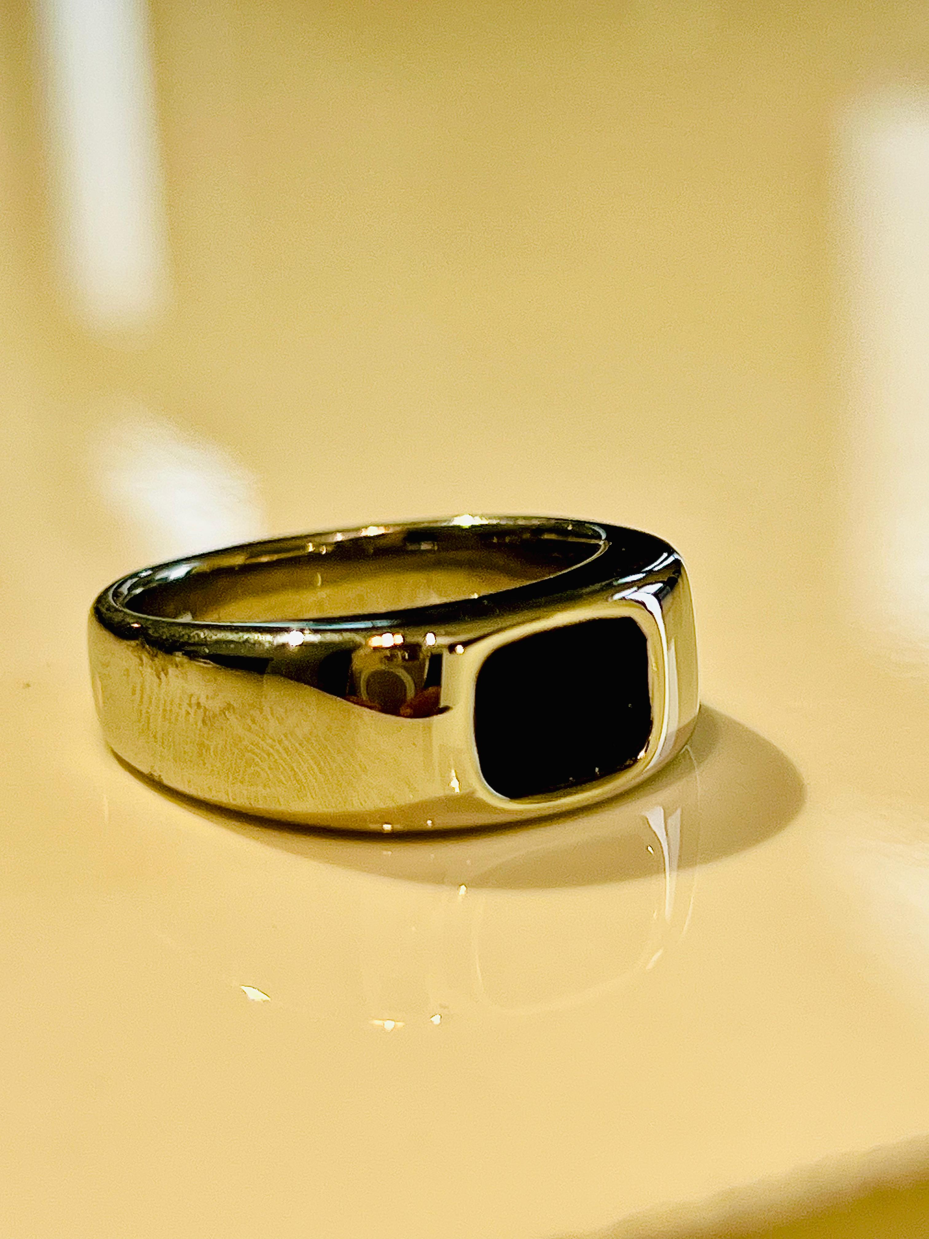 Men’s Bold Black small Stone Ring – Luxury Italian Minimalist Design Kstylez